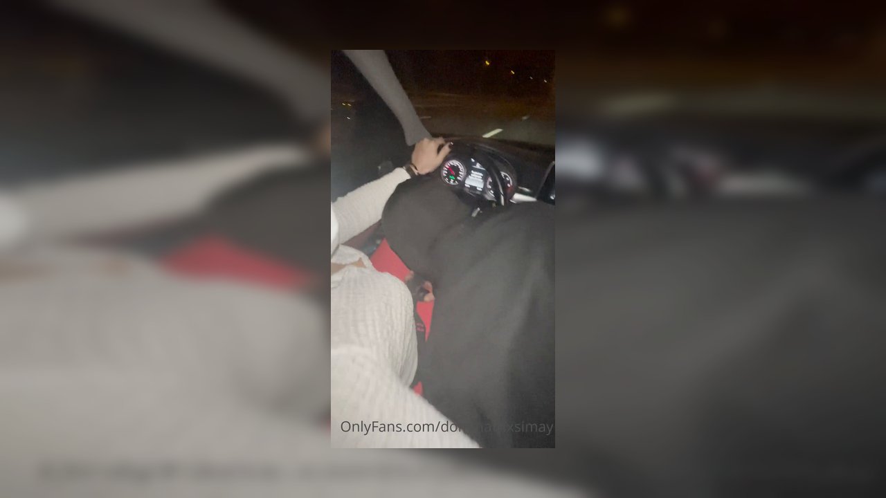 Arabada sakso keyfi - Video İzle