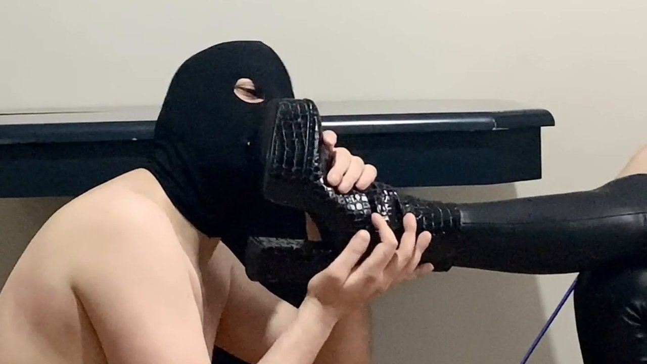 Slave training clip - Video İzle