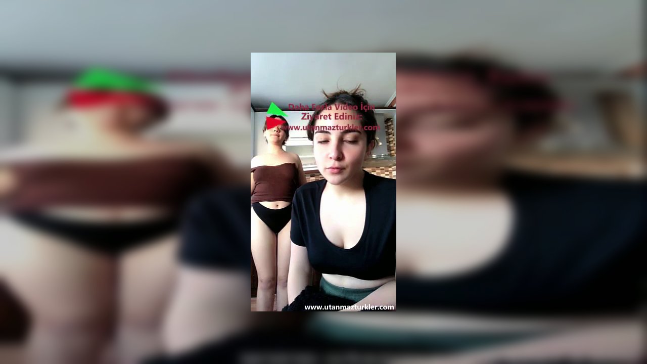 Öğrenci Evinde İki Kız Show yapıyor süper bir ifşa 1 - Video İzle