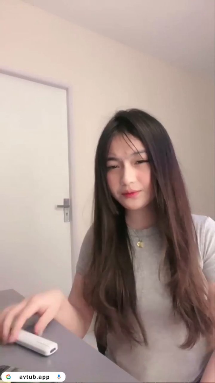 Evelyn Cantik Habis Live Sikat Colmek Rare.mp4