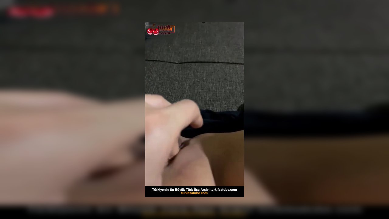 Ceylan ifşa Koltukta mastürbasyon