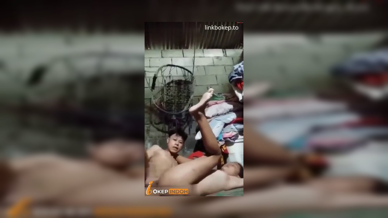 Kakak Beradik Berduaan Di Kala Rumah Sepi