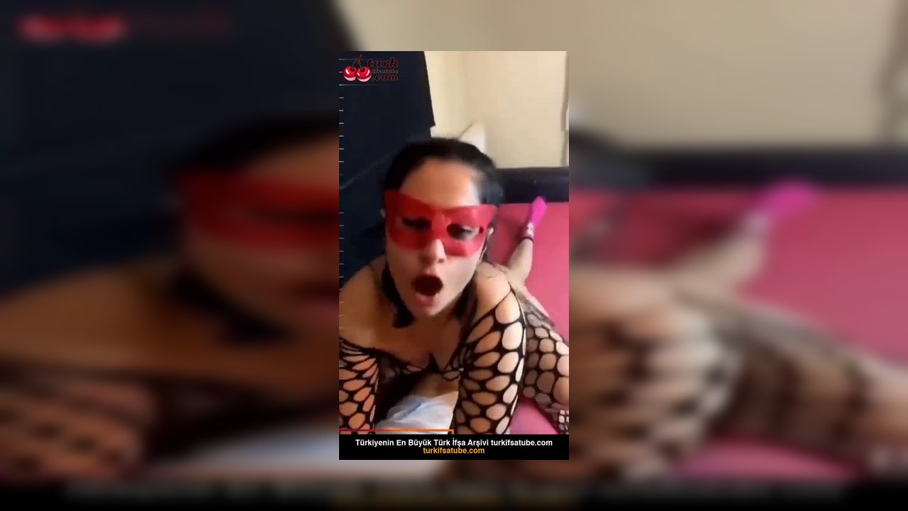 2 kadını öpüştürüp siken Türk