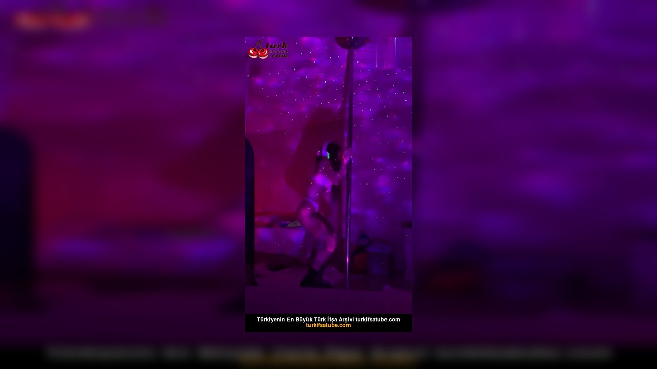 Kardelexuwu ifşa Kerane gibi odasında direk dansı yaptı - Video İzle.mp4