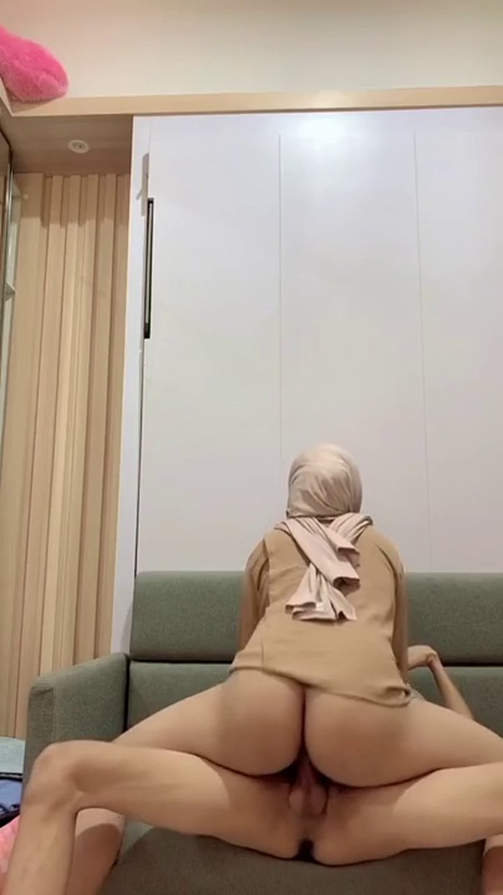 PoSmLzWV3U-9U377dr0b0.mp4