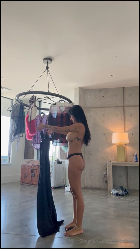 Mia Khalifa Try-On Haul – Exclusive HD Video | Watch Now on HornyButt