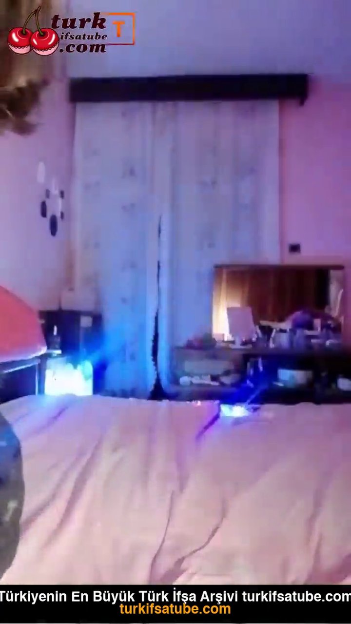 Tango Duru ifşa Deri elbisesiyle - Video İzle