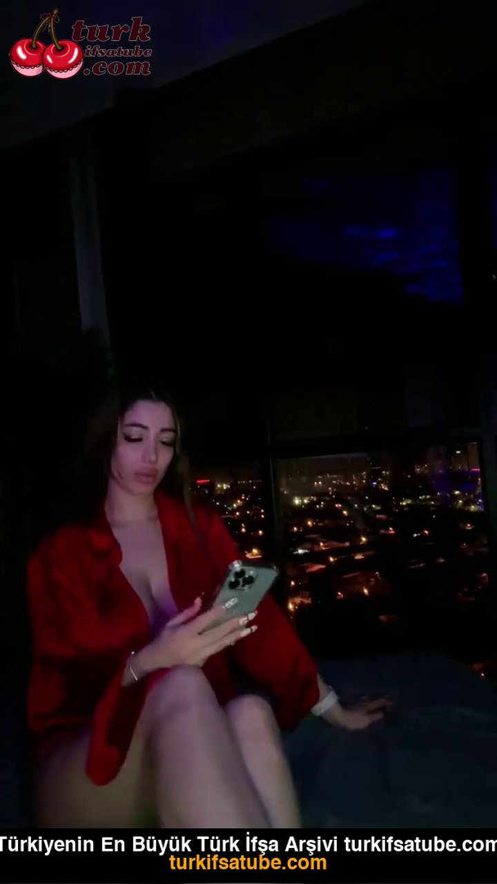 Poine ifşa nude rezidanstan canlı - Video İzle