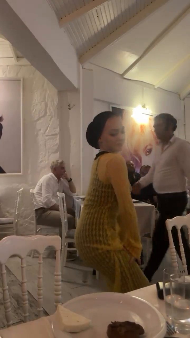 Esra Rabia Ünal Premium İfşa Videolar Part 72 - Video İzle