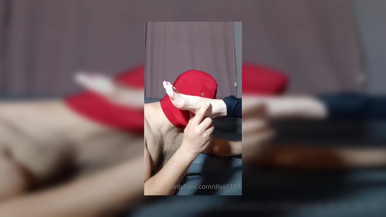 Ayak parmaklarımı yala - Video İzle