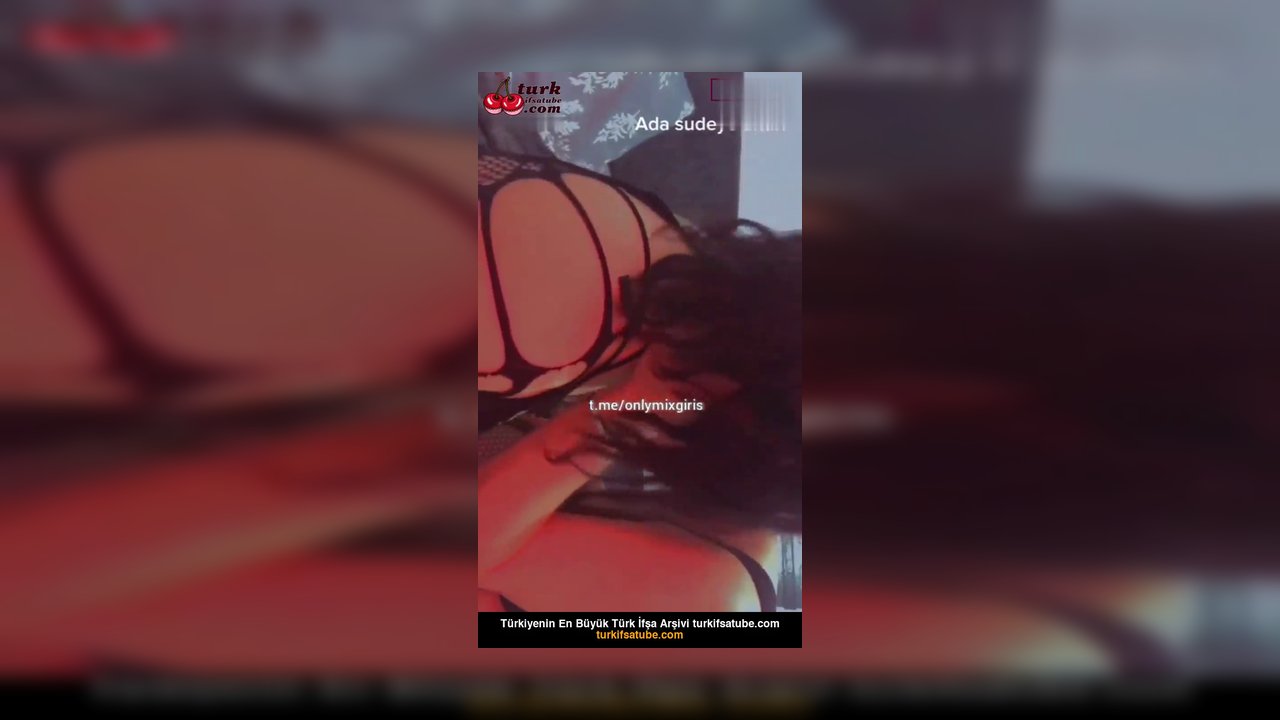 Lezbiyen ifşa Türk sevgililer Ada Sude öpüşme yiyişme seyret - Video İzle.mp4
