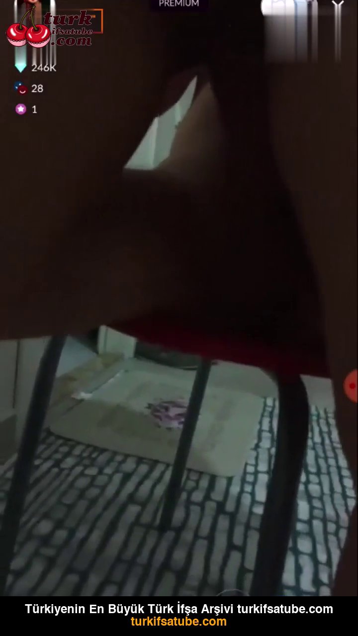 Alevv sandalyede oturan sevgilisinin kalın yarrağına oturdu - Video İzle