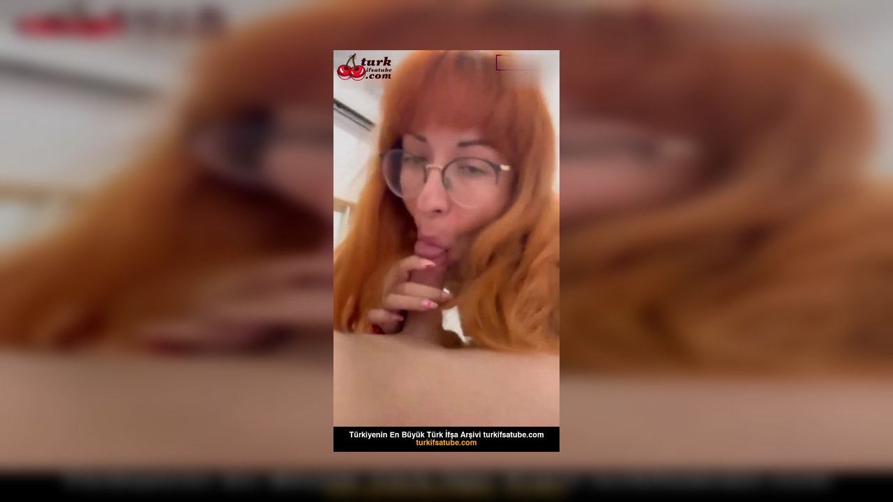 Ece Gencer Porno Gözlüklü iştahlı sakso çekti - Video İzle