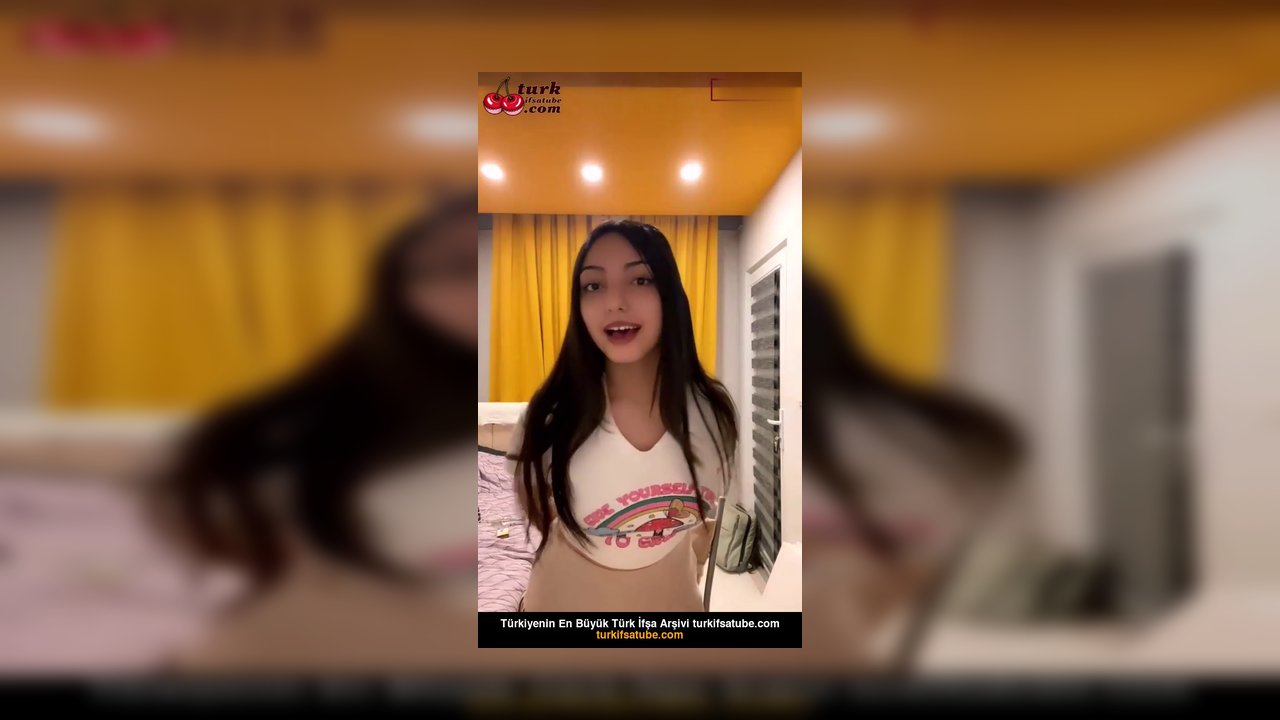 Megan Perez ifşa Çıtır kız eteğinin altından amını okşadı - Video İzle