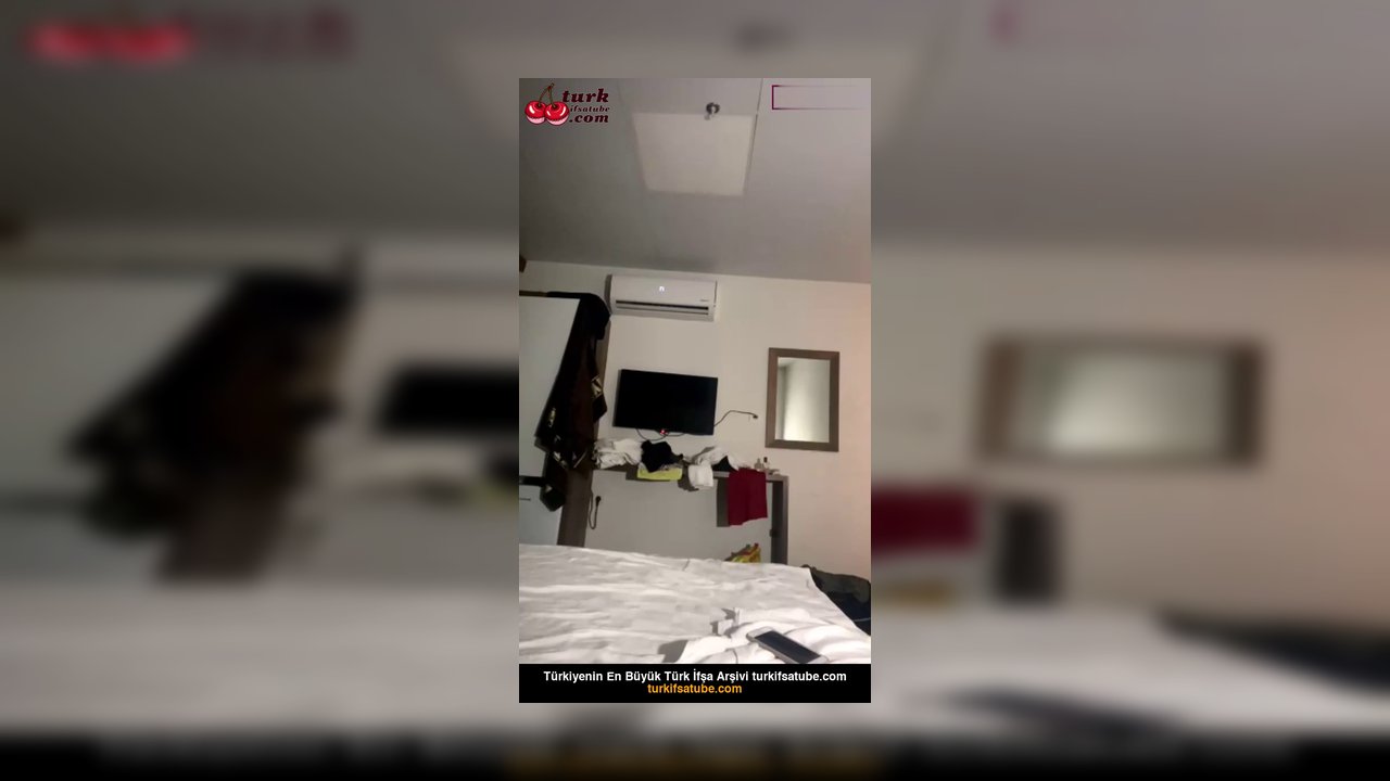 Naz Elbir ifşa Açtı memeleri manitasına yalattı - Video İzle.mp4