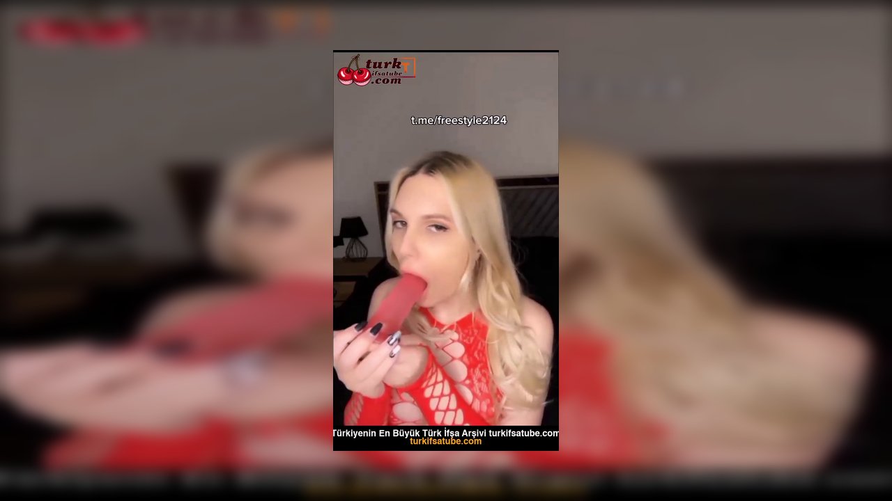Evonmoss ifşa kırmızı danteller içinde