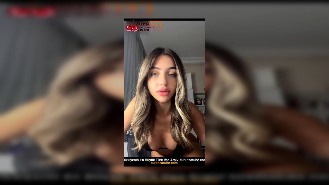 Elanur Ayan ifşa bikinisiyle - Video İzle