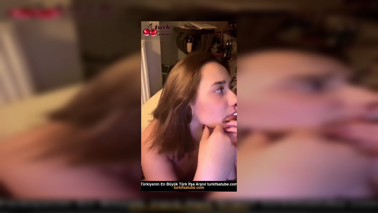 Devriliyorum Naz ifşa Liseli eteğiyle - Video İzle.mp4