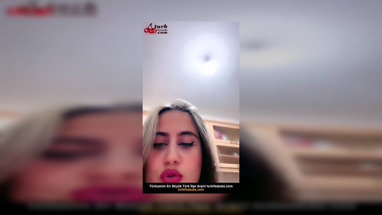 Ayşe Elbi ifşa Memelerine hakim olamıyor - Video İzle