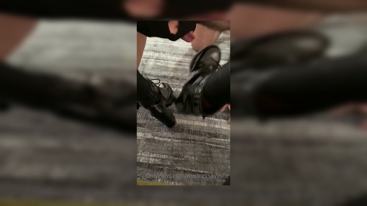 I used my slave as a doormat - Video İzle