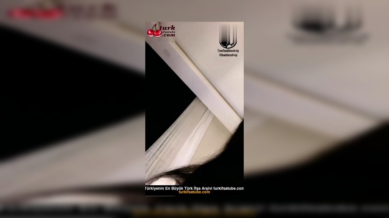 Çilekli Kız ifşa Premium yayında seksi pozlar verdi - Video İzle