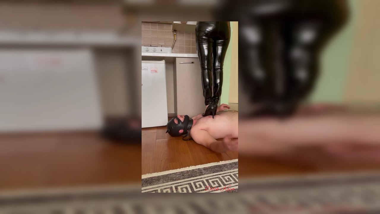 Herkesin Harcı Değildir Topuklu Ayakkabının Verdiği Acıyı Çekmek - Video İzle