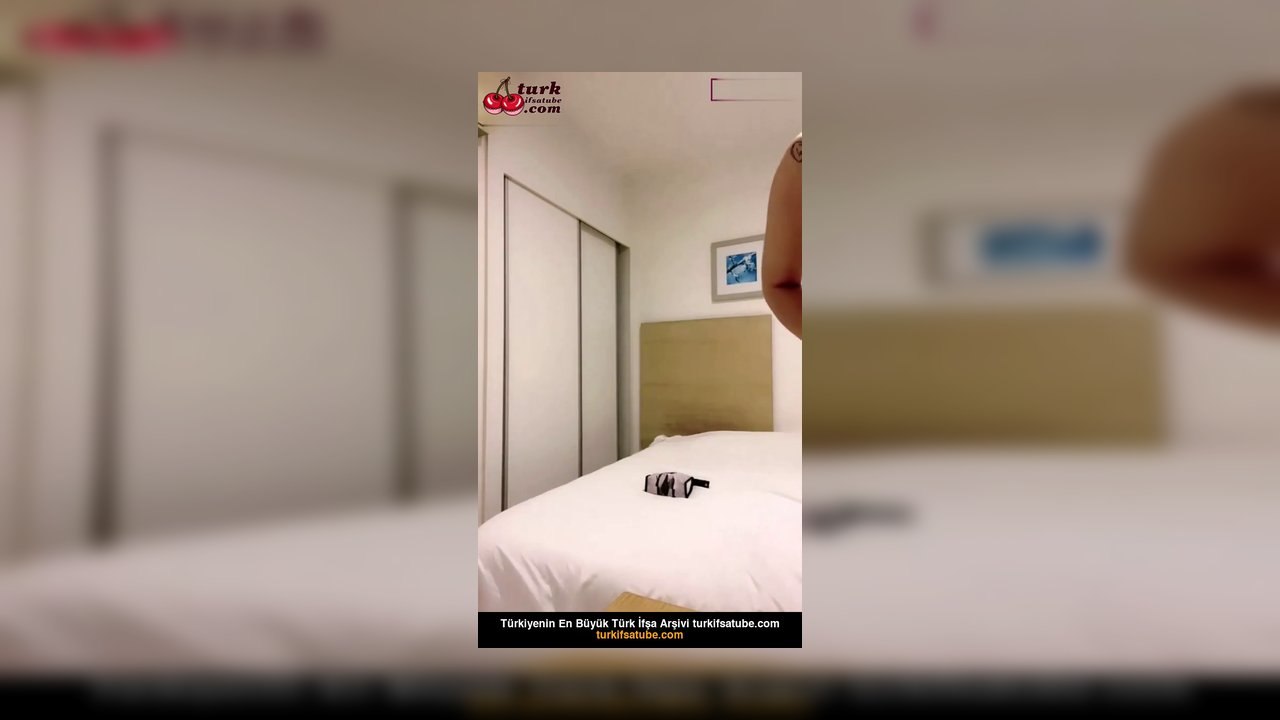 Aymila ifşa Sexy çıtır mini etekle yayın yaptı - Video İzle
