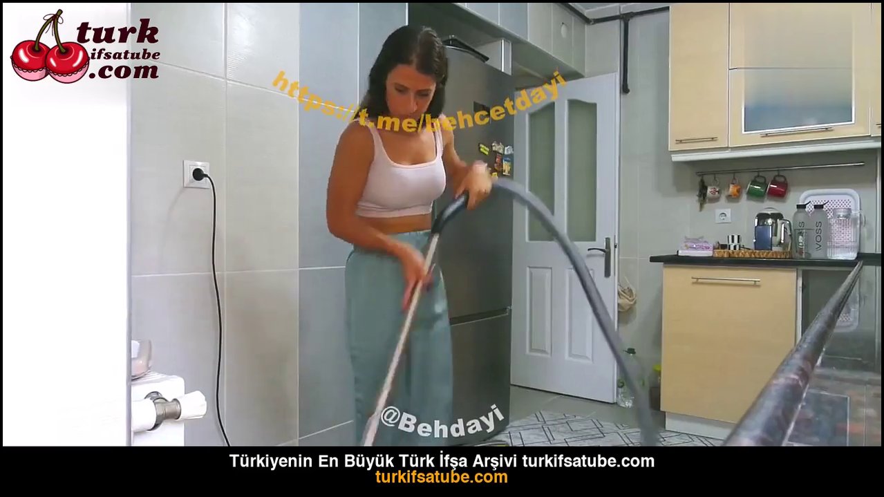 Naz Karalı ifşa Mutfak temizliği - Video İzle