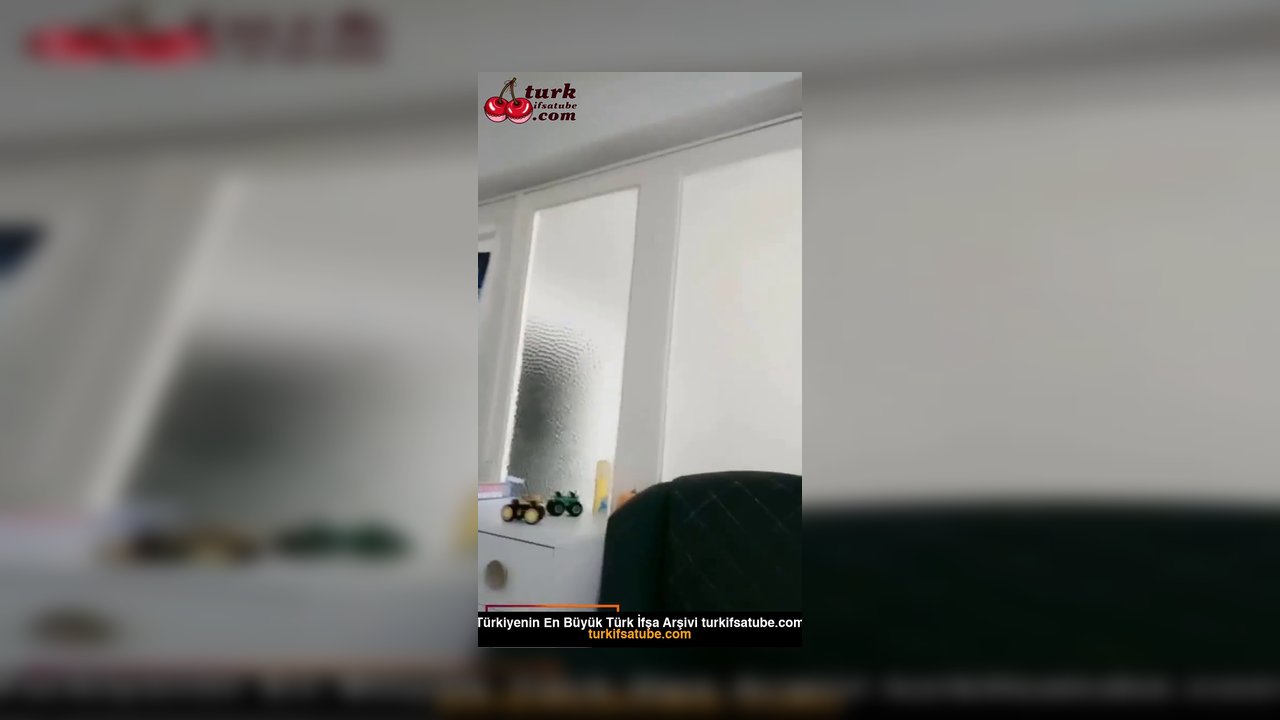 Sevgilisinin gömleğiyle show yapıyor - Video İzle