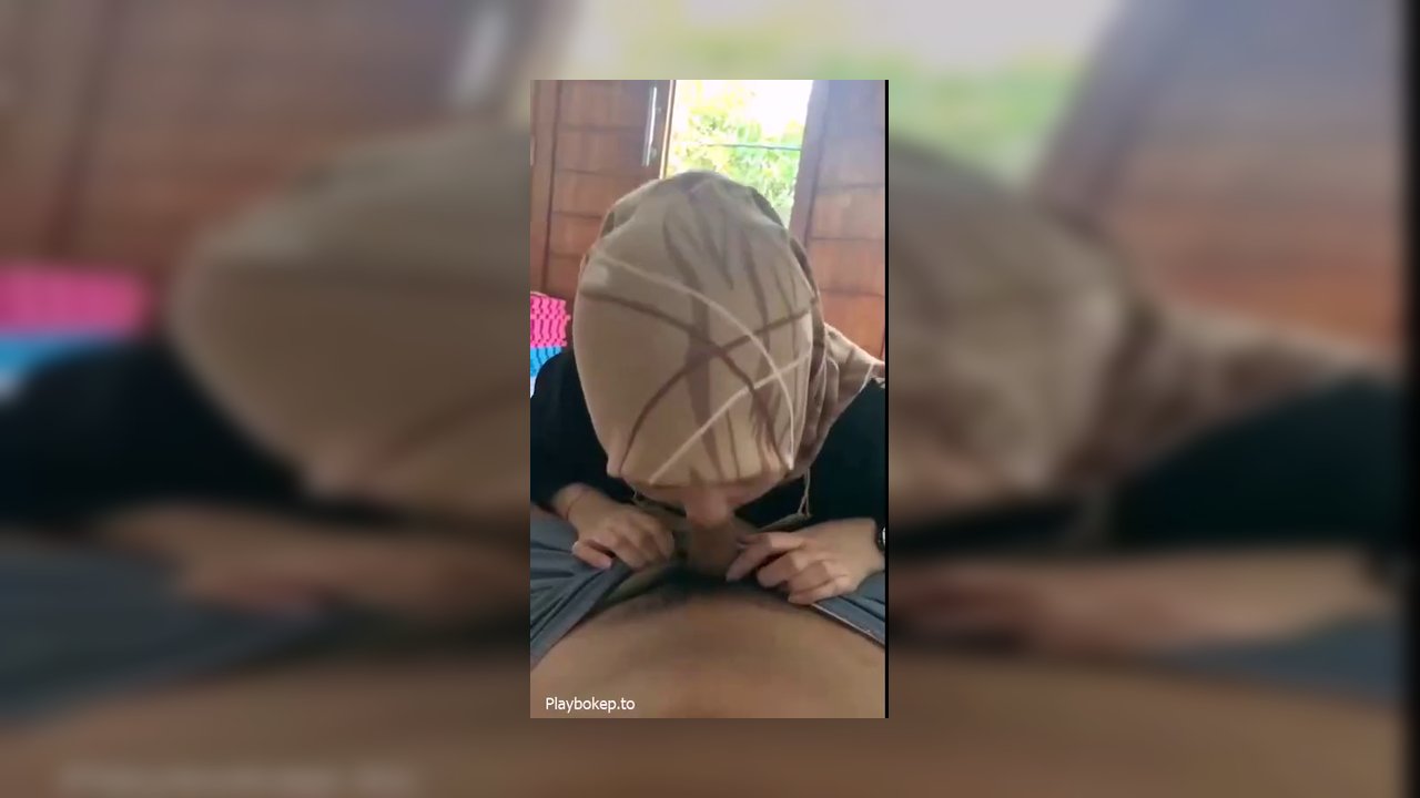 Pacar Hijab Gasabaran Ngulum Di Ruang Tamu