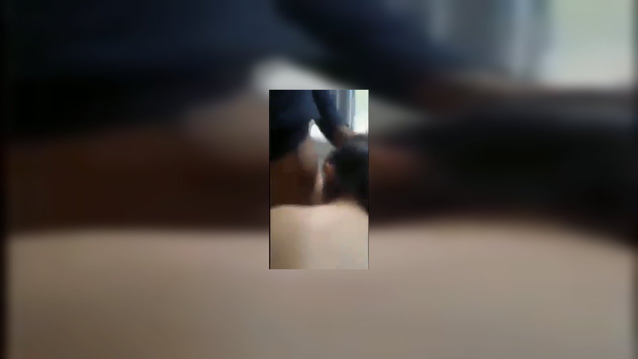 İnsaatcılar sırayla liseli kızı sikiyor Sonra Banyoda Sakso Yaptırıyorlar İçine Boşalan Çıkıyor - Türk İfşa Life 29 - Türk İfşa Life Porno İzle video