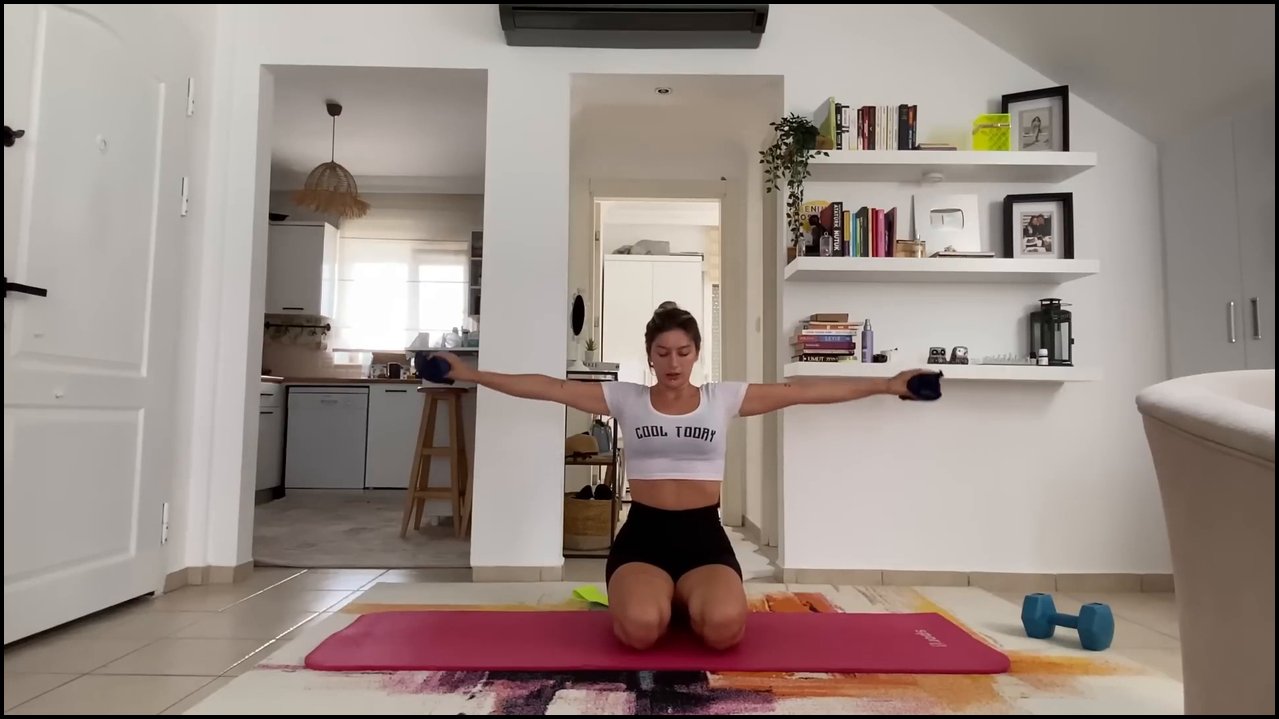 Selda Ateş - Sıkılaştıran egzersiz programım - Video İzle.mp4