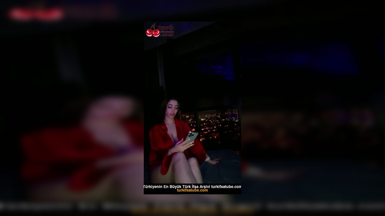 Poine ifşa nude rezidanstan canlı