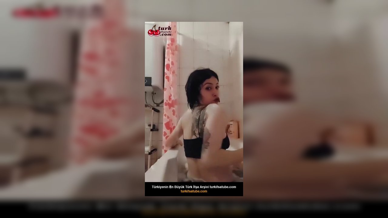 Tango naz ifşa Küvette suyun içinde yayın yaptı - Video İzle