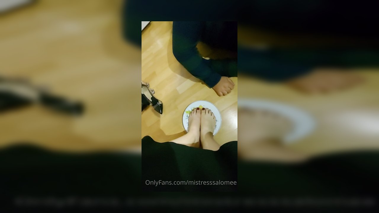Ayağımın altında ezilmiş üzüm suyunu içen sarhoş olur eziğim - Video İzle