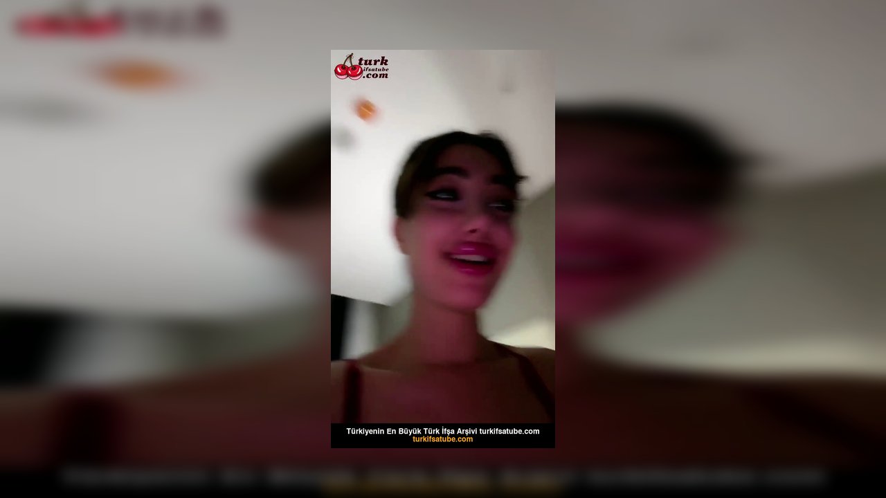 BenPoine ifşa Kırmızı elbisesini giyinip kalça show yaptı - Video İzle