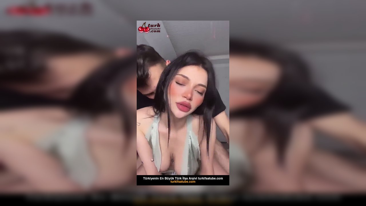 Cerhawk Porn Doggy sikilirken memeleri alkış tuttu - Video İzle