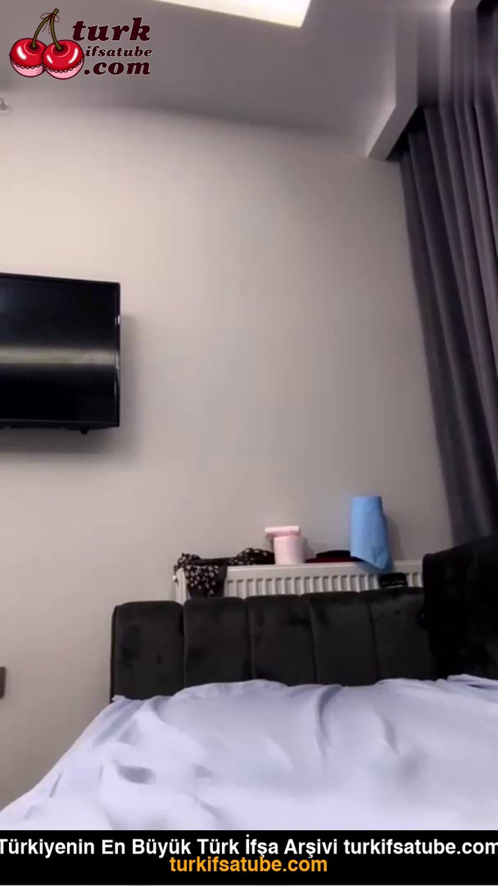 Arzu Yılmaz ifşa yatağında iç çamaşırlı oturdu - Video İzle