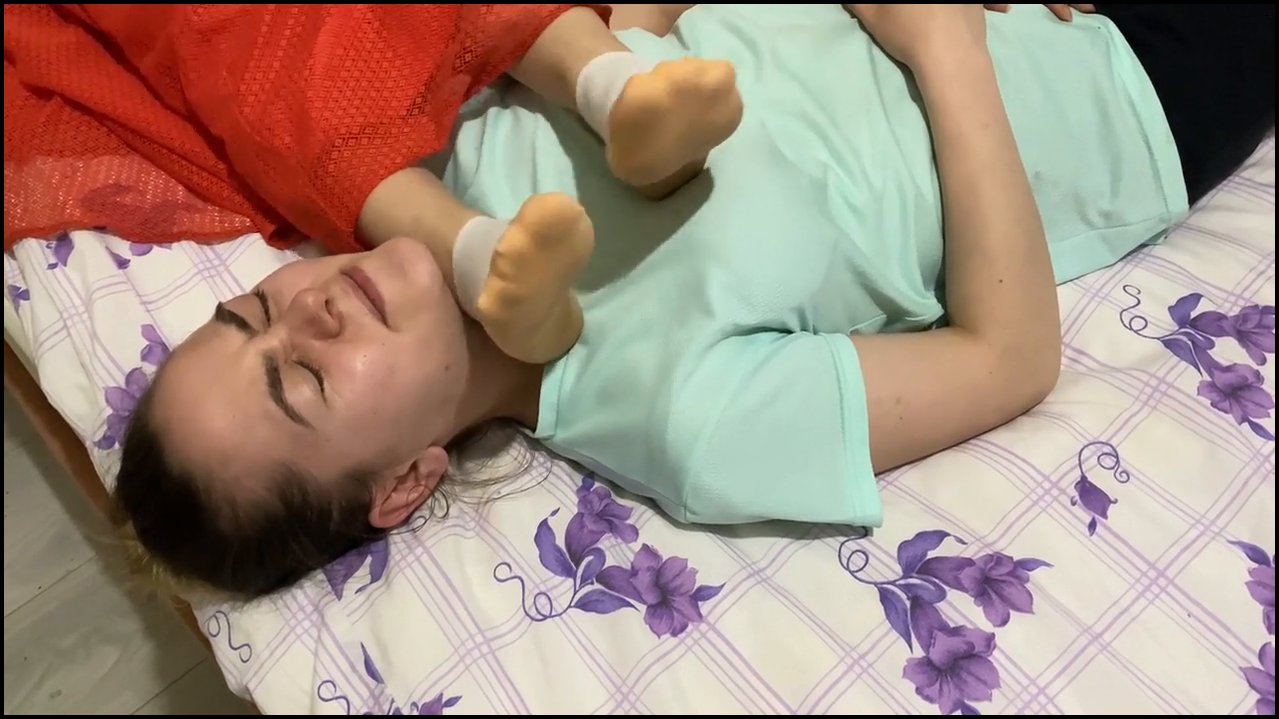 TÜRBANLI KRALİÇE YENİDEN SİZLERLE – DİŞİ KÖLESİNE GÖZ AÇTIRMIYOR - Video İzle.mp4