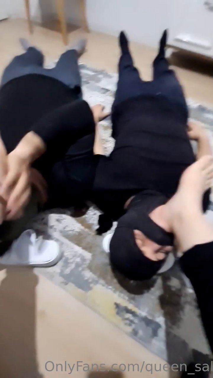 İtleri terliklerime yatırdım, topuklarımı ağızlarına soktum - Video İzle