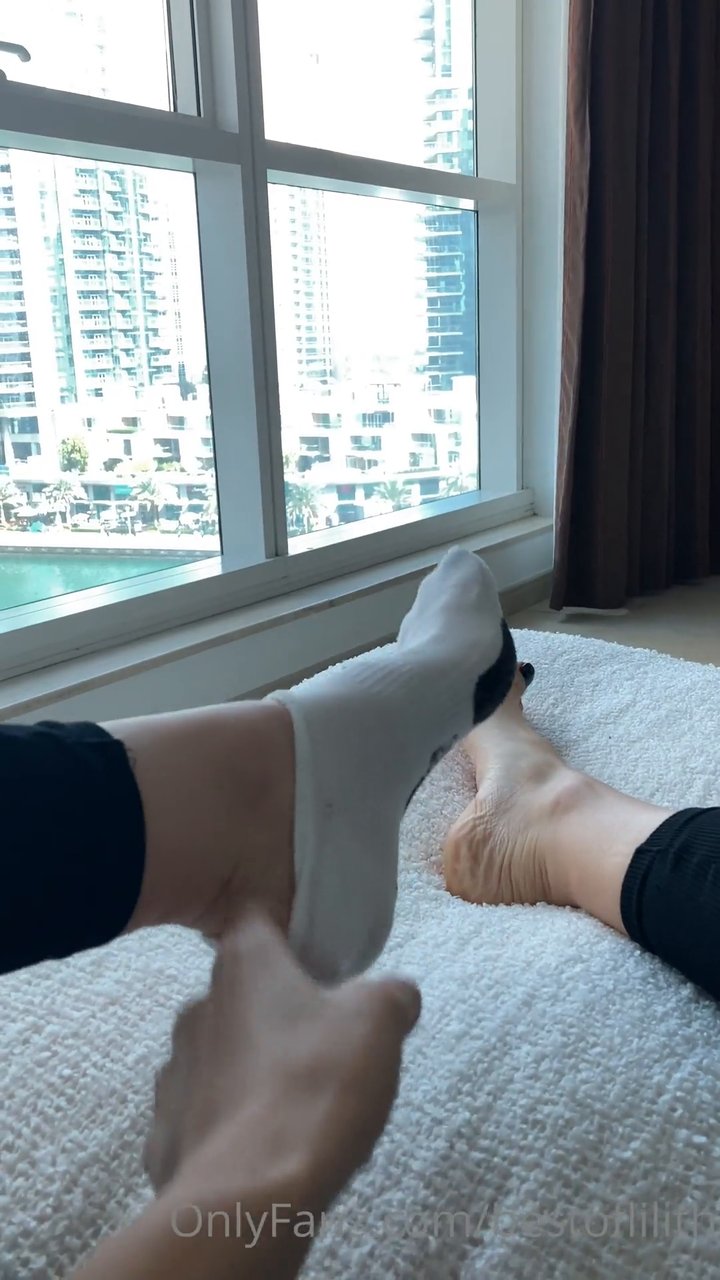 Trigger alert for Who is weak for my beautiful foot! - Video İzle