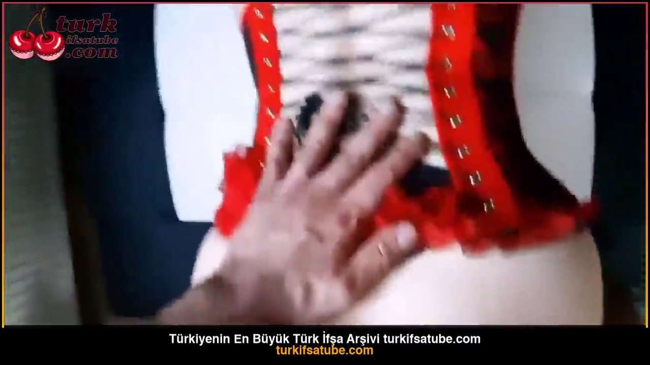 Biri ağzını biri amını sikiyor çok mutlu