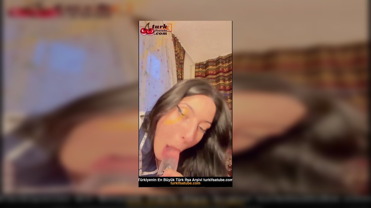 Nadeleine ifşa dildoya sakso çekiyor - Video İzle