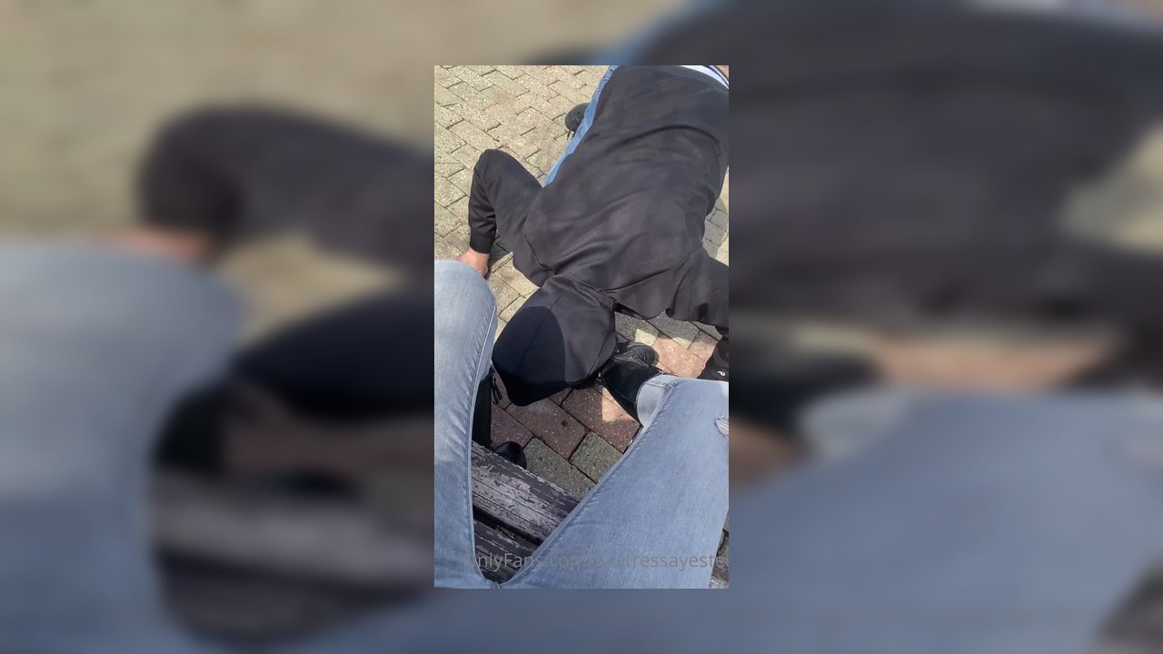 Worship my superior feet in public! 1 - Video İzle