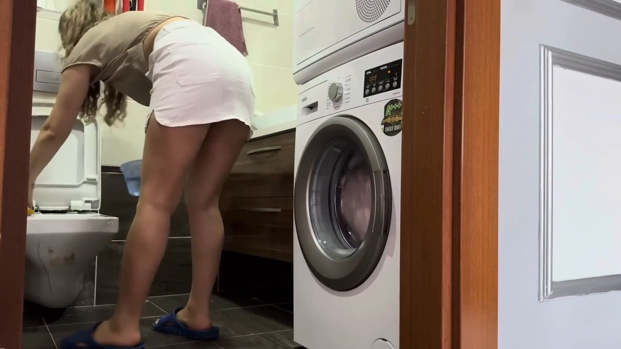 Özlem Aksu - BANYO TEMİZLİĞİ EV TEMİZLİĞİ - Youtube Katıl ifşa - Video İzle