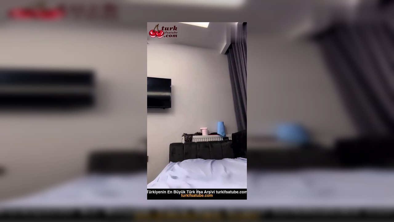 Arzu Yılmaz ifşa yatağında iç çamaşırlı oturdu - Video İzle.mp4