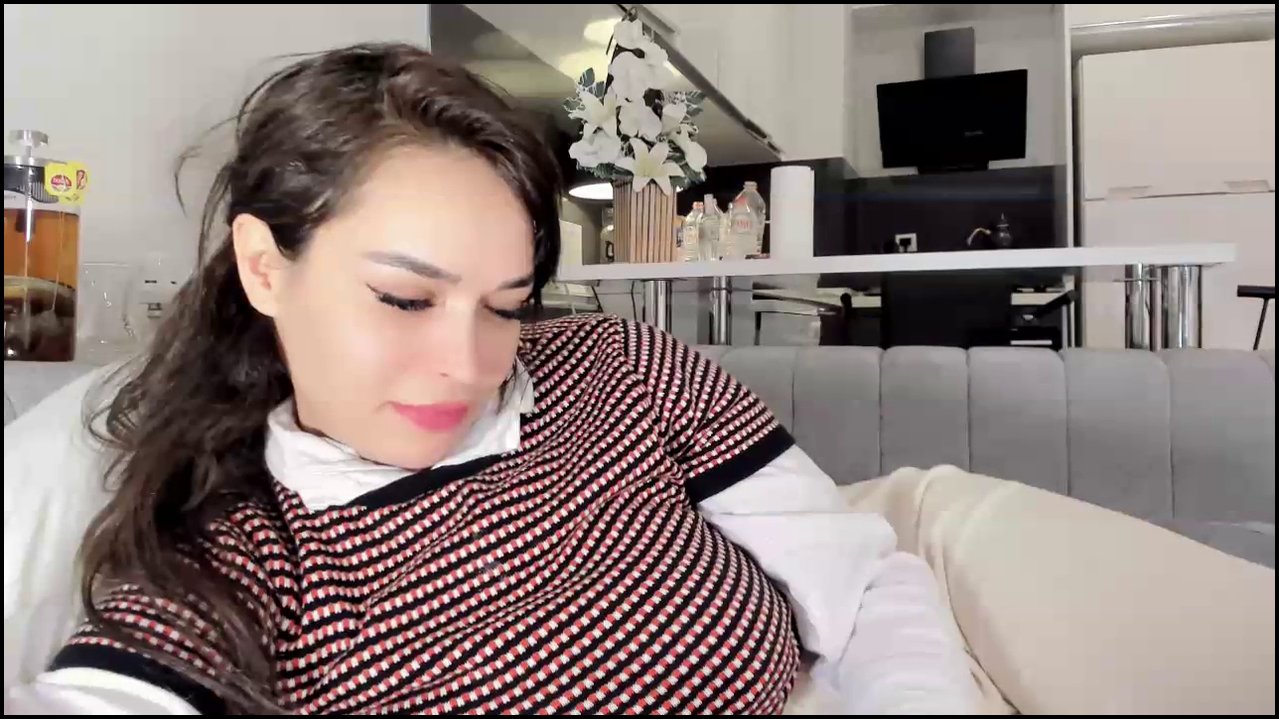 Fotomodel Zeynep StripChat ifşa videoları part 20 - Video İzle