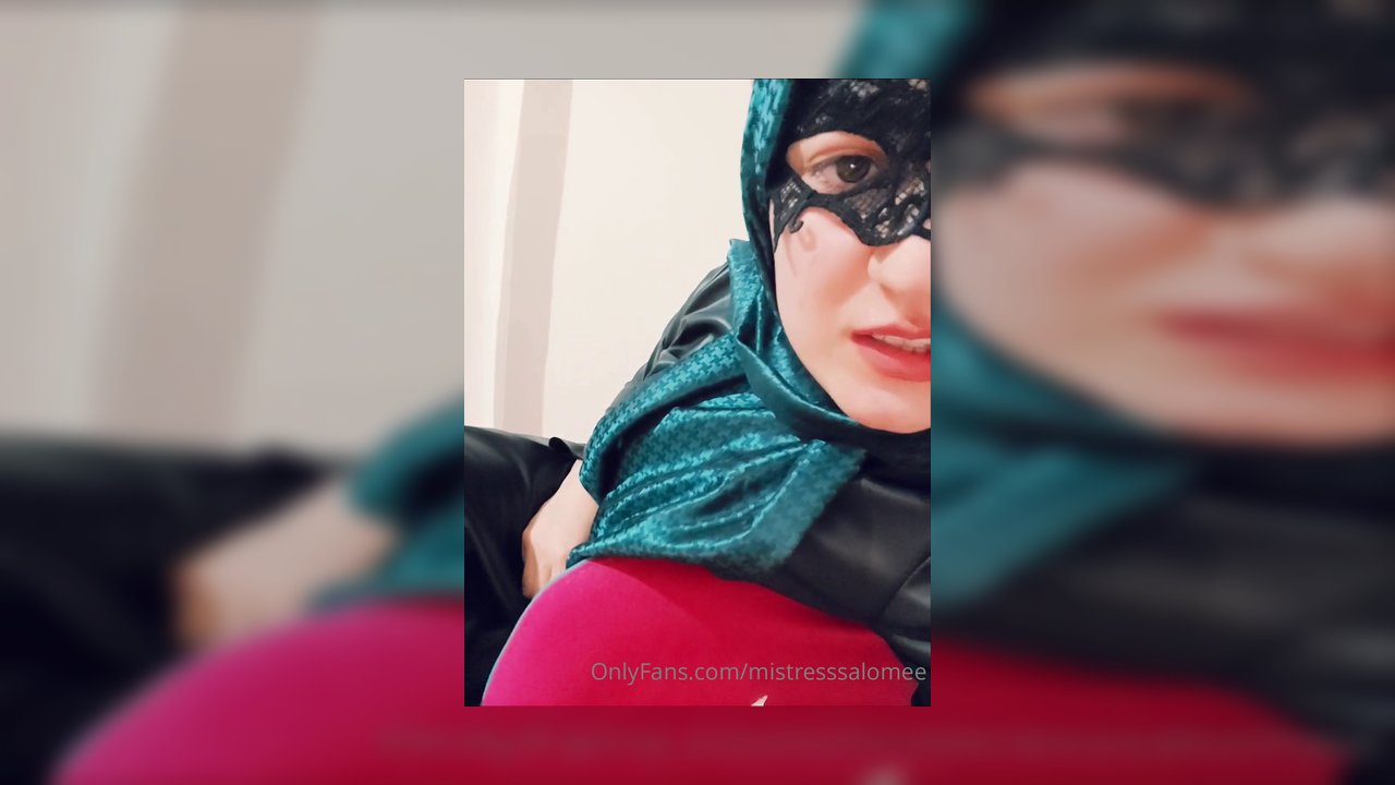 Bol tükürüklü bir finansal keriz aşağılama videosu