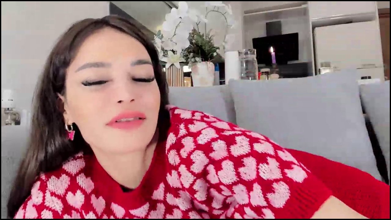 Fotomodel Zeynep StripChat ifşa videoları part 86 - Video İzle.mp4