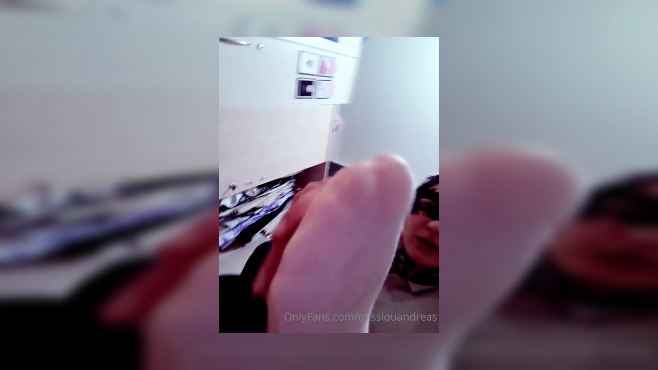 Birazcık beynine gireyim dedim itim - Video İzle